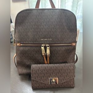 MK Michael Kors Rhea Medium Slim Backpack/Wallet Set
